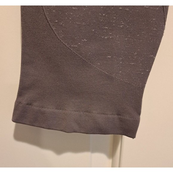 Lululemon Capri Leggings Womens Size 2 Heathered Purple Workout Gym Comfy - Picture 5 of 8